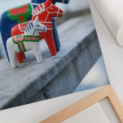 Estatuetas de cavalos coloridas em estilo escandinavo