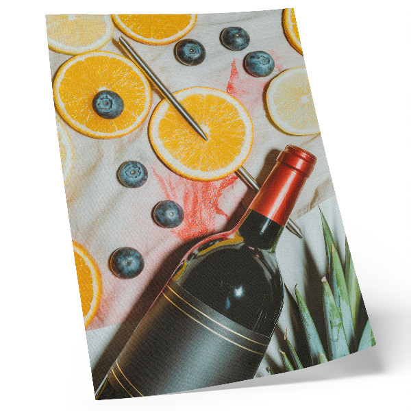 Poster para cozinha Frutas coloridas e vinho tinto sobre um fundo claro.