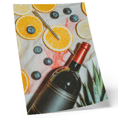 Poster para cozinha Frutas coloridas e vinho tinto sobre um fundo claro.