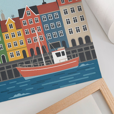 Poster para cozinha Casas coloridas em prédios residenciais, barco na água em um dia ensolarado.