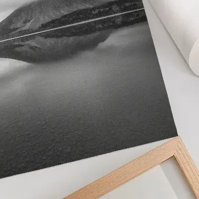 Poster para cozinha com tons de cinza, montanhas e reflexo do lago