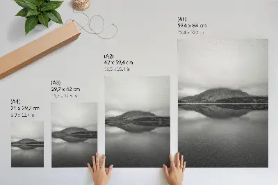 Poster para cozinha com tons de cinza, montanhas e reflexo do lago