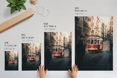 Poster decorativo Um bonde em meio à arquitetura histórica da cidade.