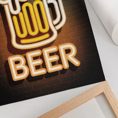 Caneca branca com estampa neon de letras amarelas sobre fundo de tijolo
