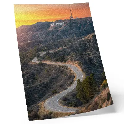 Poster decorativo com a inscrição colinas estrada ao pôr do sol sonhos