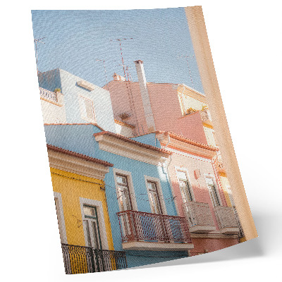 Impressão em tela Casas em tons pastel, varandas estreitas, detalhes sutis.