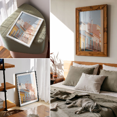 Impressão em tela Casas em tons pastel, varandas estreitas, detalhes sutis.