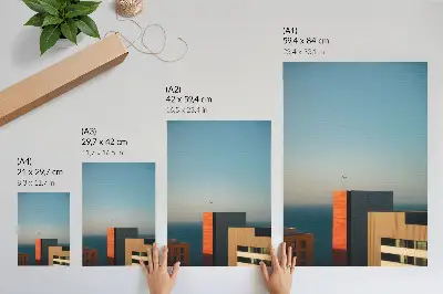 Pôster decorativo com temática de modernidade, mar, edifícios, pássaro, imensidão e céu