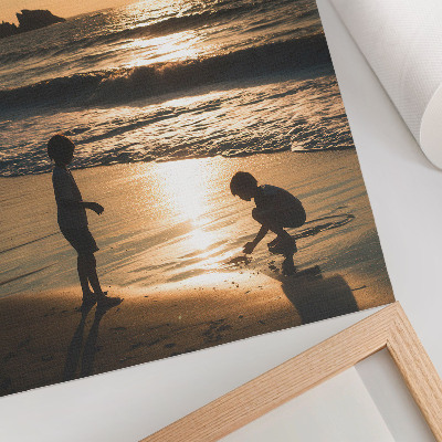 Poster para cozinha Crianças na praia ao pôr do sol