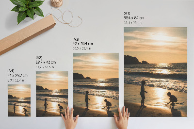 Poster para cozinha Crianças na praia ao pôr do sol