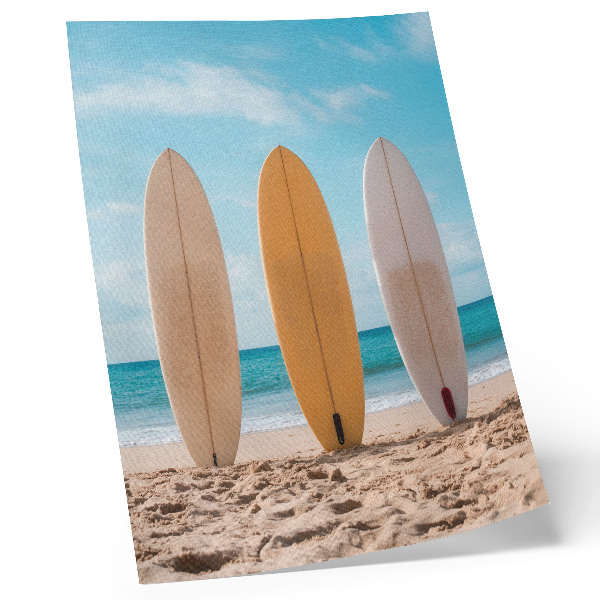Arte de parede Pranchas de surf na praia sob um céu azul.
