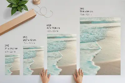 Arte de parede ondas quebrando suavemente na areia com atmosfera tranquila