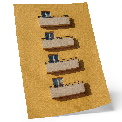 Arte de parede Fachada amarela, quatro varandas, composição minimalista.