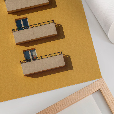 Arte de parede Fachada amarela, quatro varandas, composição minimalista.