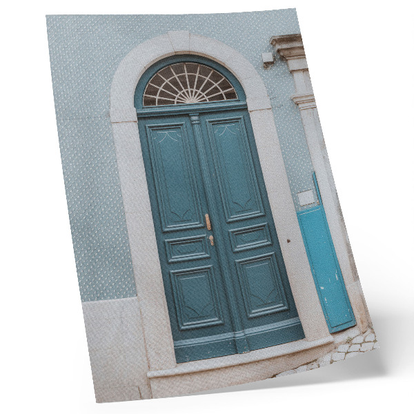 Impressão em tela Porta azul com elementos arquitetônicos brancos