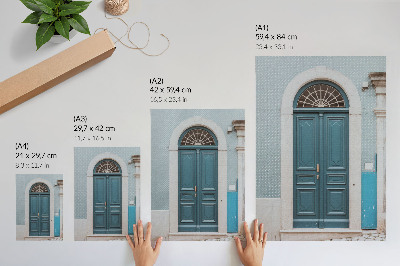 Impressão em tela Porta azul com elementos arquitetônicos brancos