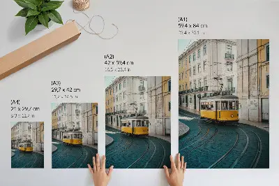 Arte de parede bonde amarelo em uma curva na rua da cidade