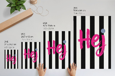 Poster decorativo Listras pretas e brancas contrastam com as letras rosa.