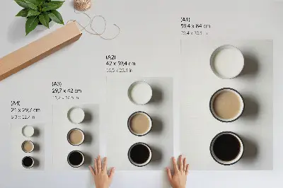 Poster decorativo com arranjo minimalista de três bebidas diferentes