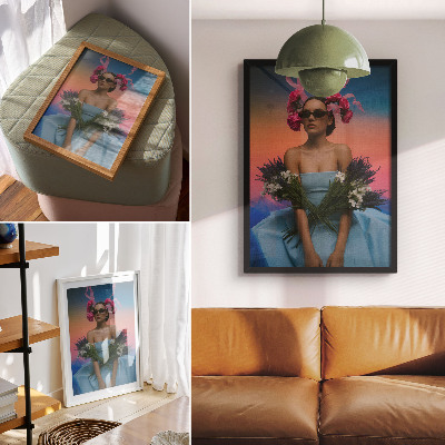 Poster decorativo Mulher com flores tendo como pano de fundo o pôr do sol.