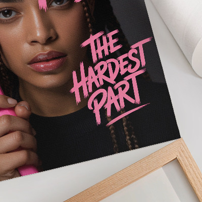 Poster decorativo Rosto com letras rosa em atmosfera dinâmica