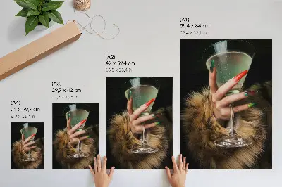 Poster para cozinha mão com unhas coloridas e pele de vidro