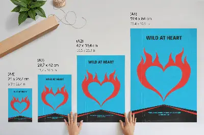 Arte de parede tema moderno com chamas vermelhas em formato de coração e fundo azul