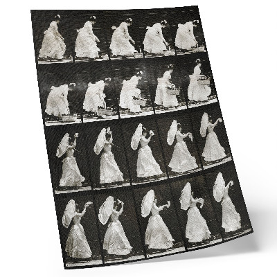 Impressão em tela Mulher levantando uma cesta e acenando com um lenço (1887) – fotografia de Eadweard Muybridge