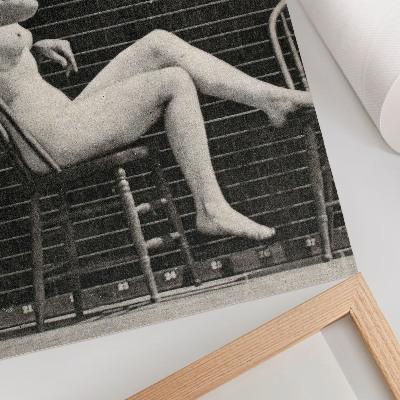 Arte de parede Mulher nua sentada em uma cadeira fumando um cigarro, Eadweard Muybridge