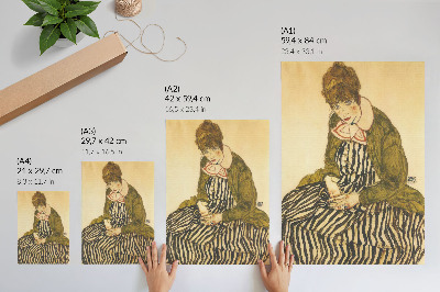 Poster decorativo Retrato de Edith Schiele com um vestido listrado (1915) por Egon Schiele