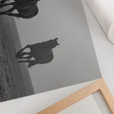 Poster em tela cavalos correndo com neblina suave em espaço tranquilo