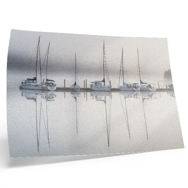 Poster para sala marina enevoada com iates refletidos