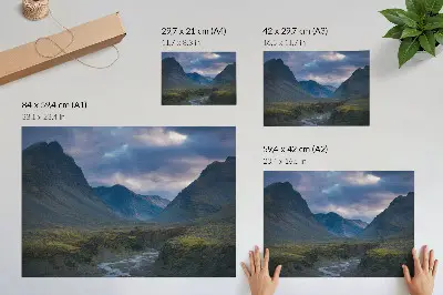 Poster mural com estampa de montanhas nas nuvens em tons de azul com tema de paz e natureza