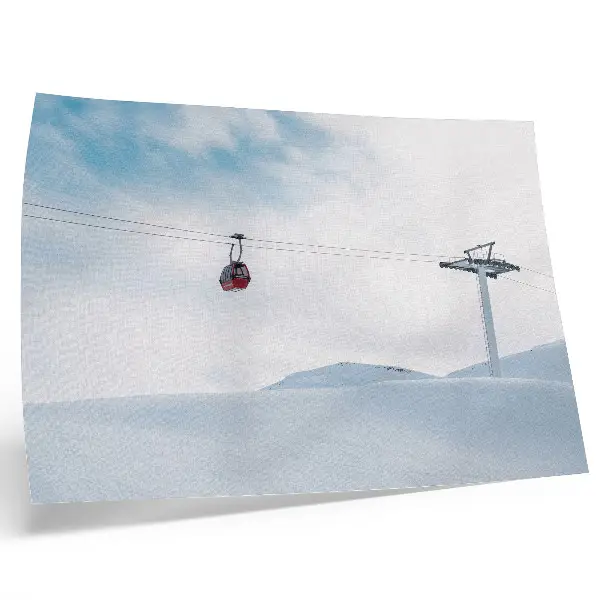 Poster de parede paisagem de montanhas com teleférico e céu em contraste dinâmico de cores