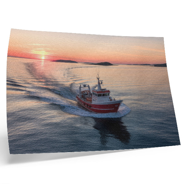 Poster em tela Pôr do sol sobre o mar calmo, movimento de barcos