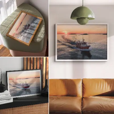 Poster em tela pôr do sol sobre o mar calmo com movimento de barcos