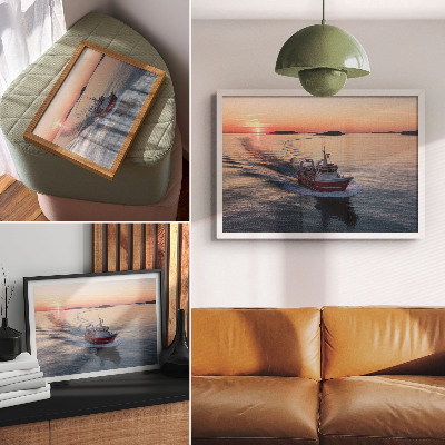 Poster em tela Pôr do sol sobre o mar calmo, movimento de barcos