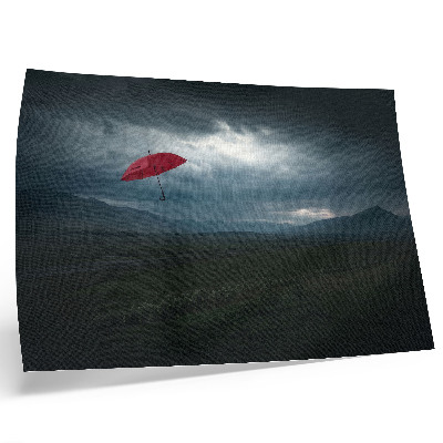 Poster em tela paisagem de montanhas com nuvens escuras e guarda-chuvas vermelhos