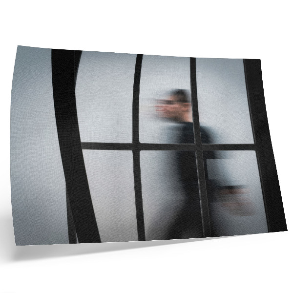 Poster para a sala Silhueta preta atrás de uma moldura de vidro, minimalismo cinza.