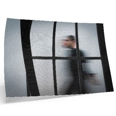 Poster para a sala Silhueta preta atrás de uma moldura de vidro, minimalismo cinza.