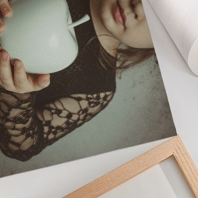 Poster Garota com frutas brancas em atmosfera misteriosa
