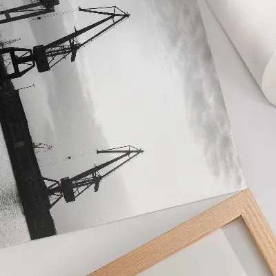 Pôster mural com guindastes portuários em design minimalista preto e branco