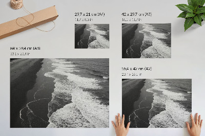 Poster mural Ondas pretas e brancas, areia macia, praia tranquila