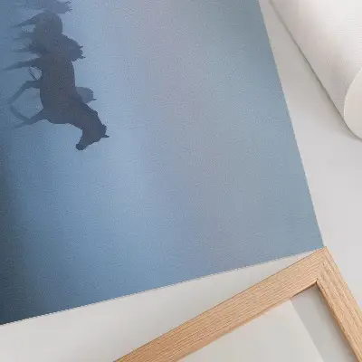Poster Cavalos na Névoa uma composição calma e repleta de paz para a sala