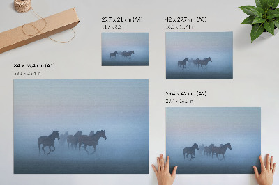Poster para a sala Cavalos na Névoa, uma composição calma e repleta de paz.