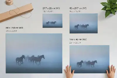 Poster Cavalos na Névoa uma composição calma e repleta de paz para a sala