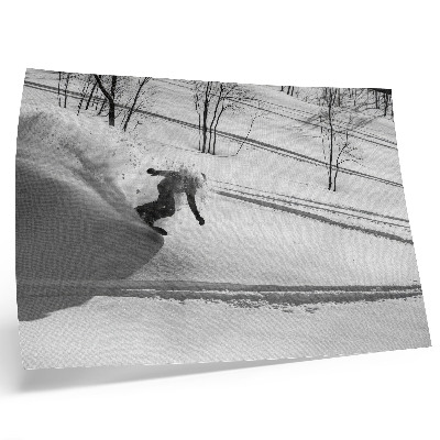 Poster mural Snowboarder em ação, contraste entre neve e árvores.
