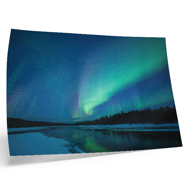 Poster mural Aurora boreal sobre um lago congelado à noite.