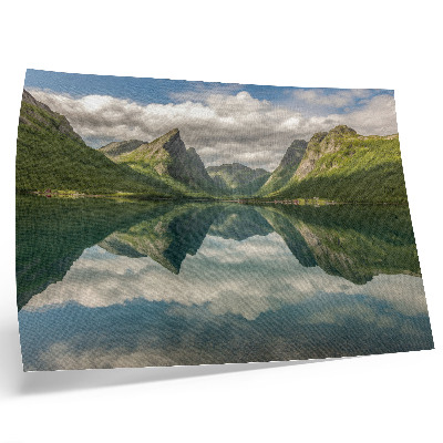 Poster Montanhas pitorescas acima do lago, reflexo nítido