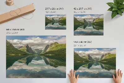 Pôster montanhas pitorescas acima do lago com reflexo nítido